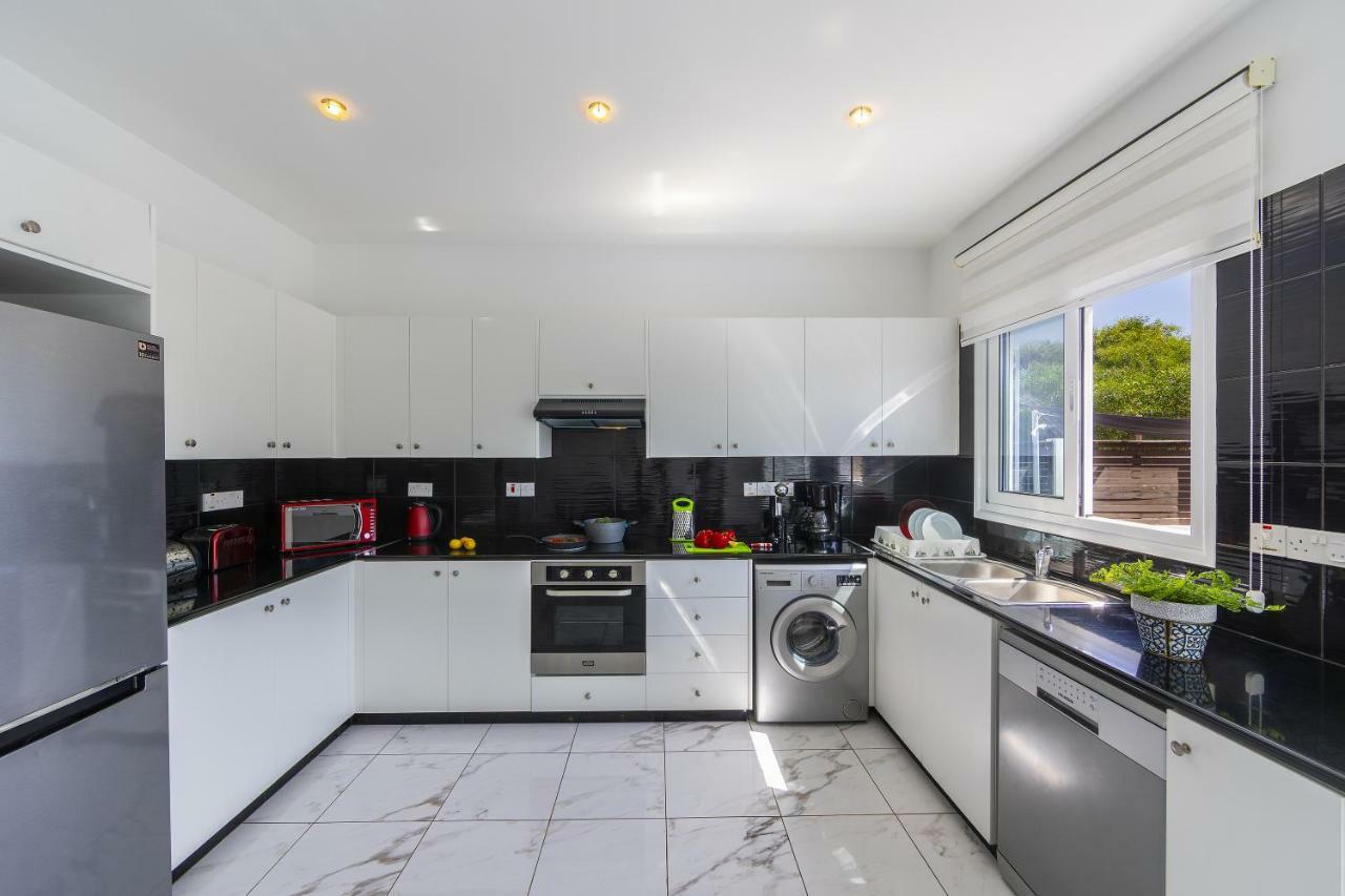 Protaras Villa Hollywood Экстерьер фото