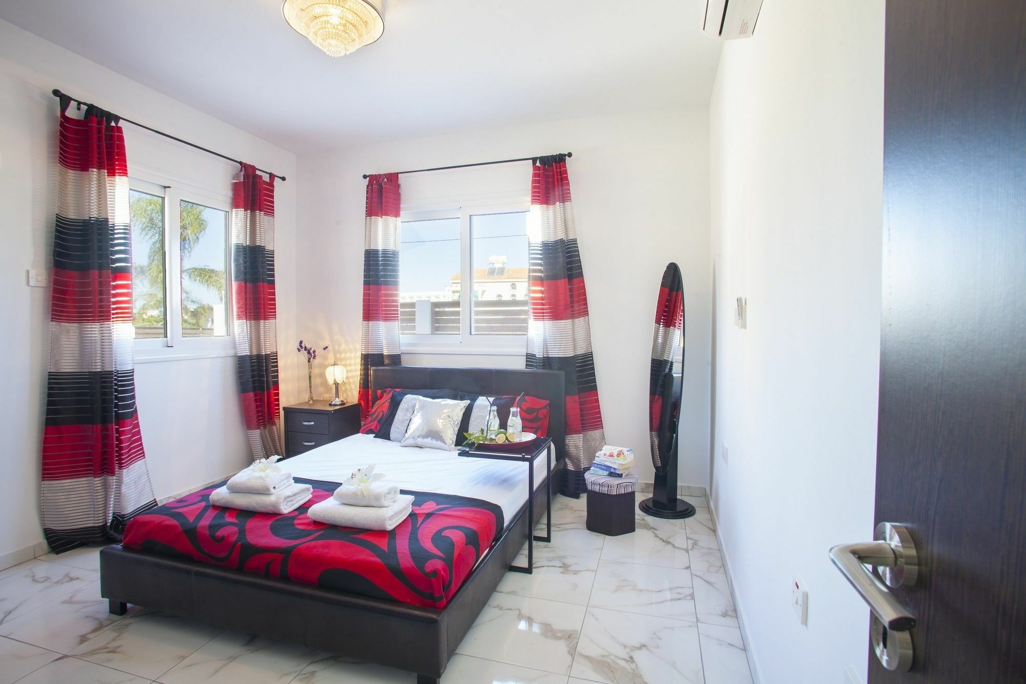 Protaras Villa Hollywood Экстерьер фото